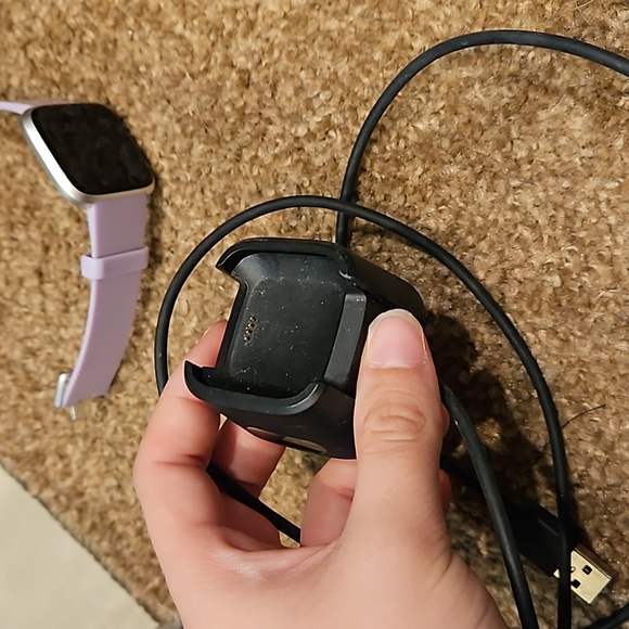 Fit bit versa - Picture 2 of 3